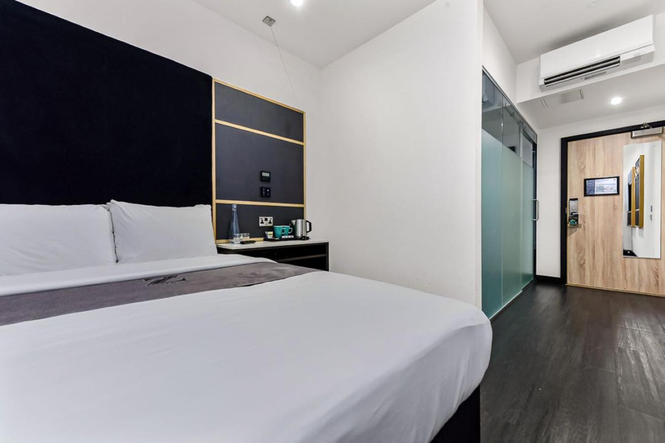 The Z Hotel Strand Лондон Экстерьер фото